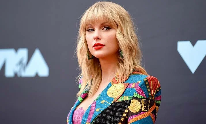 Taylor Swift donates $50,000 to Ashley Taunton after the Connecticut mother was seriously injured while saving a teenager in a Rhode Island I-95 crash.